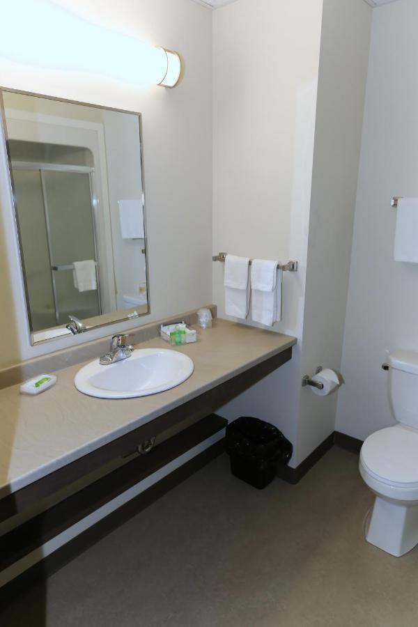 Crossroads Inn & Suites Paradise Esterno foto