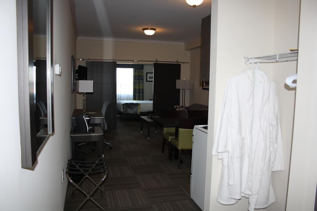 Crossroads Inn & Suites Paradise Esterno foto