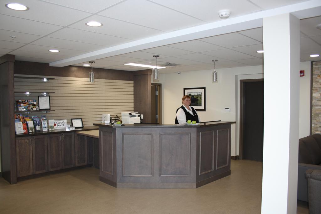 Crossroads Inn & Suites Paradise Esterno foto