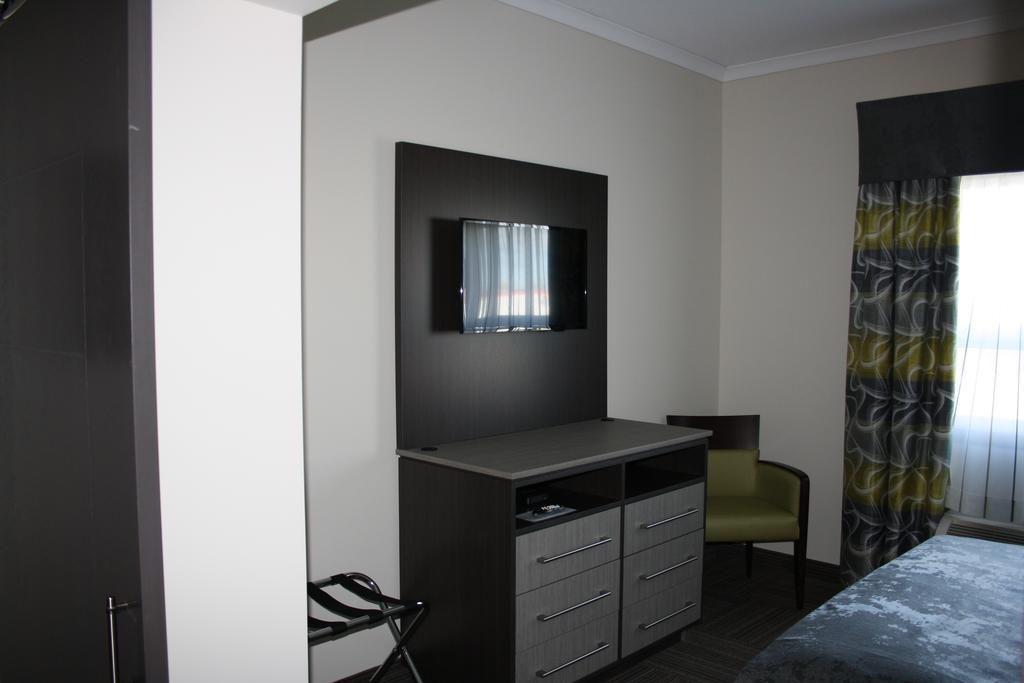 Crossroads Inn & Suites Paradise Esterno foto