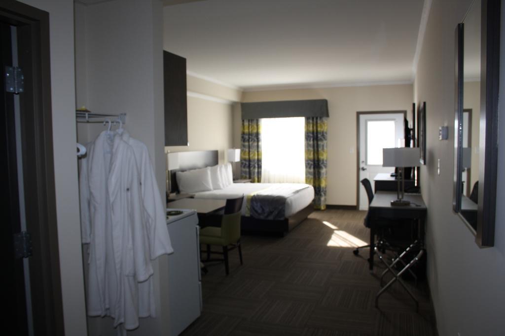 Crossroads Inn & Suites Paradise Esterno foto