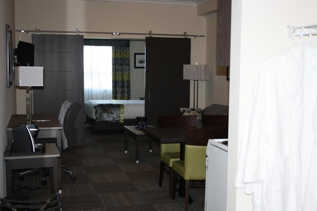 Crossroads Inn & Suites Paradise Esterno foto
