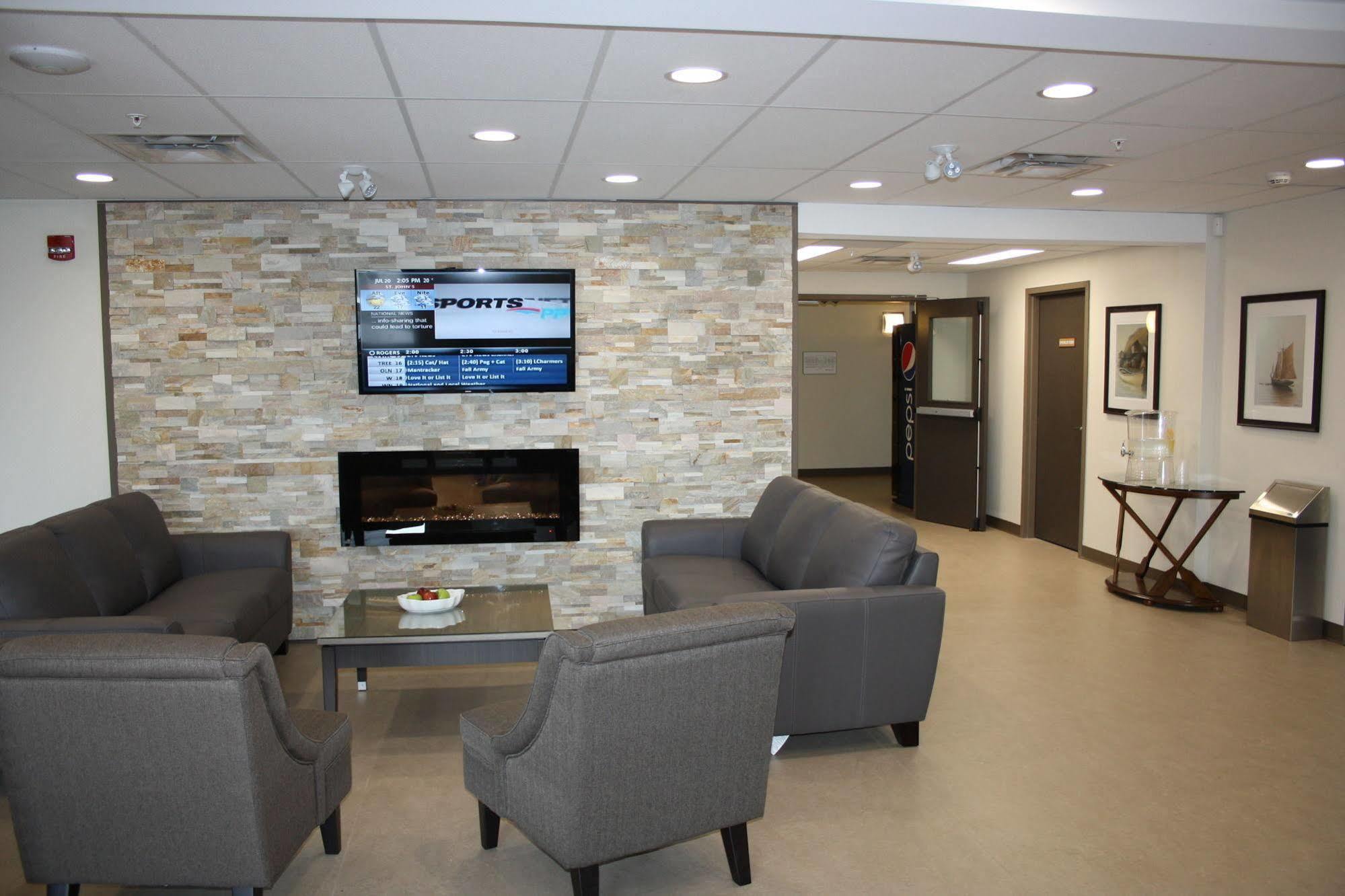 Crossroads Inn & Suites Paradise Esterno foto