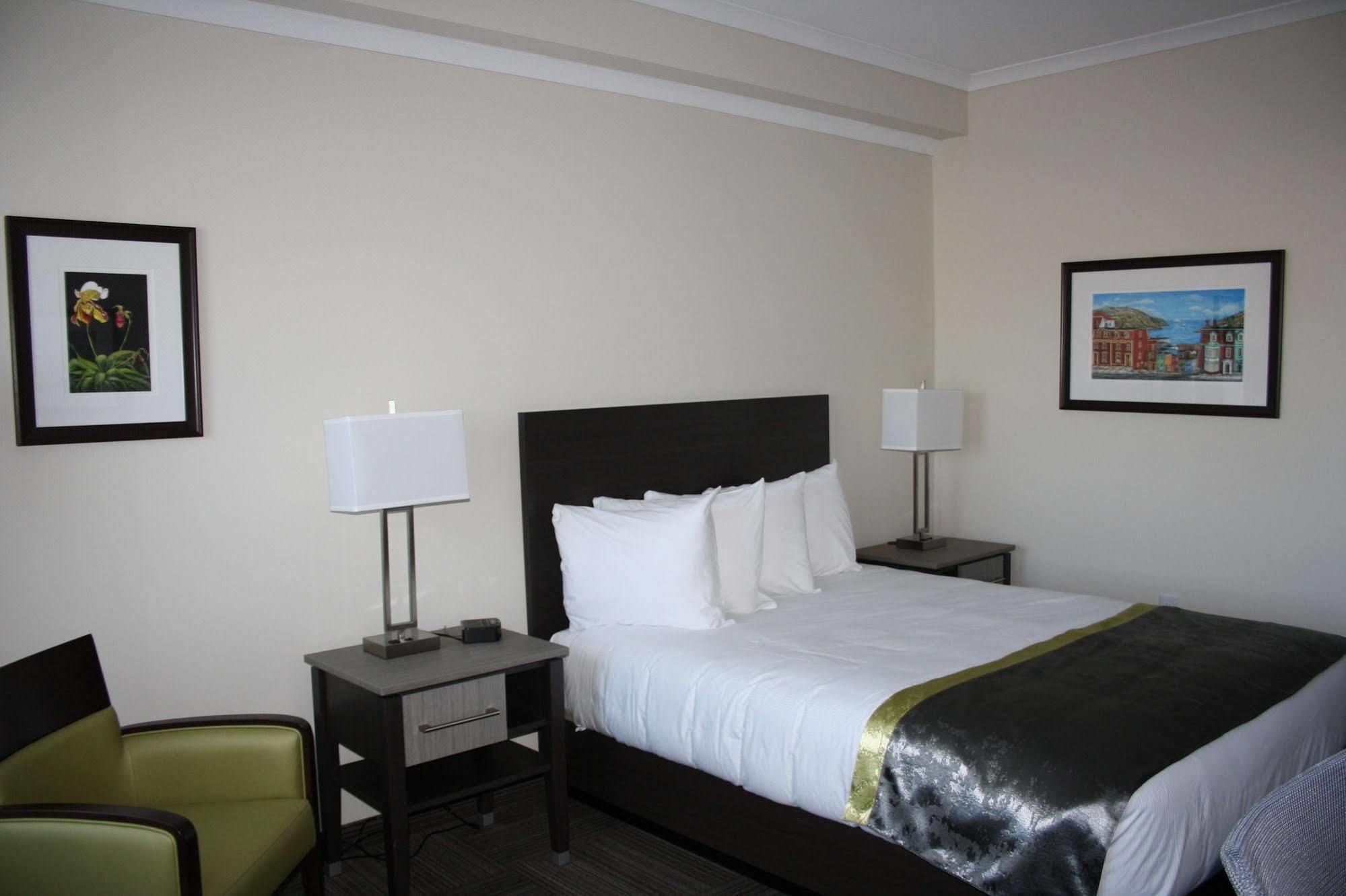 Crossroads Inn & Suites Paradise Esterno foto