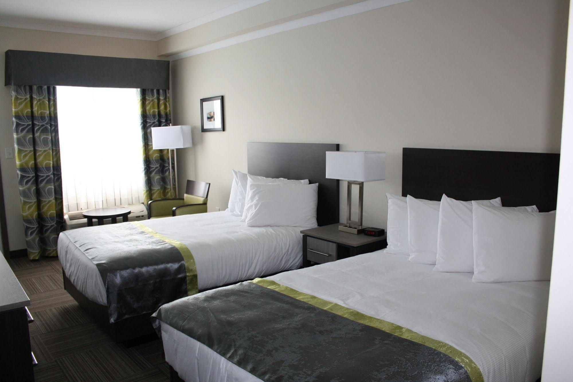 Crossroads Inn & Suites Paradise Esterno foto