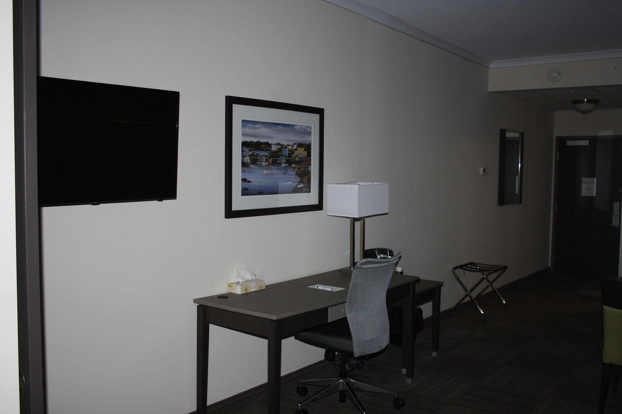 Crossroads Inn & Suites Paradise Esterno foto