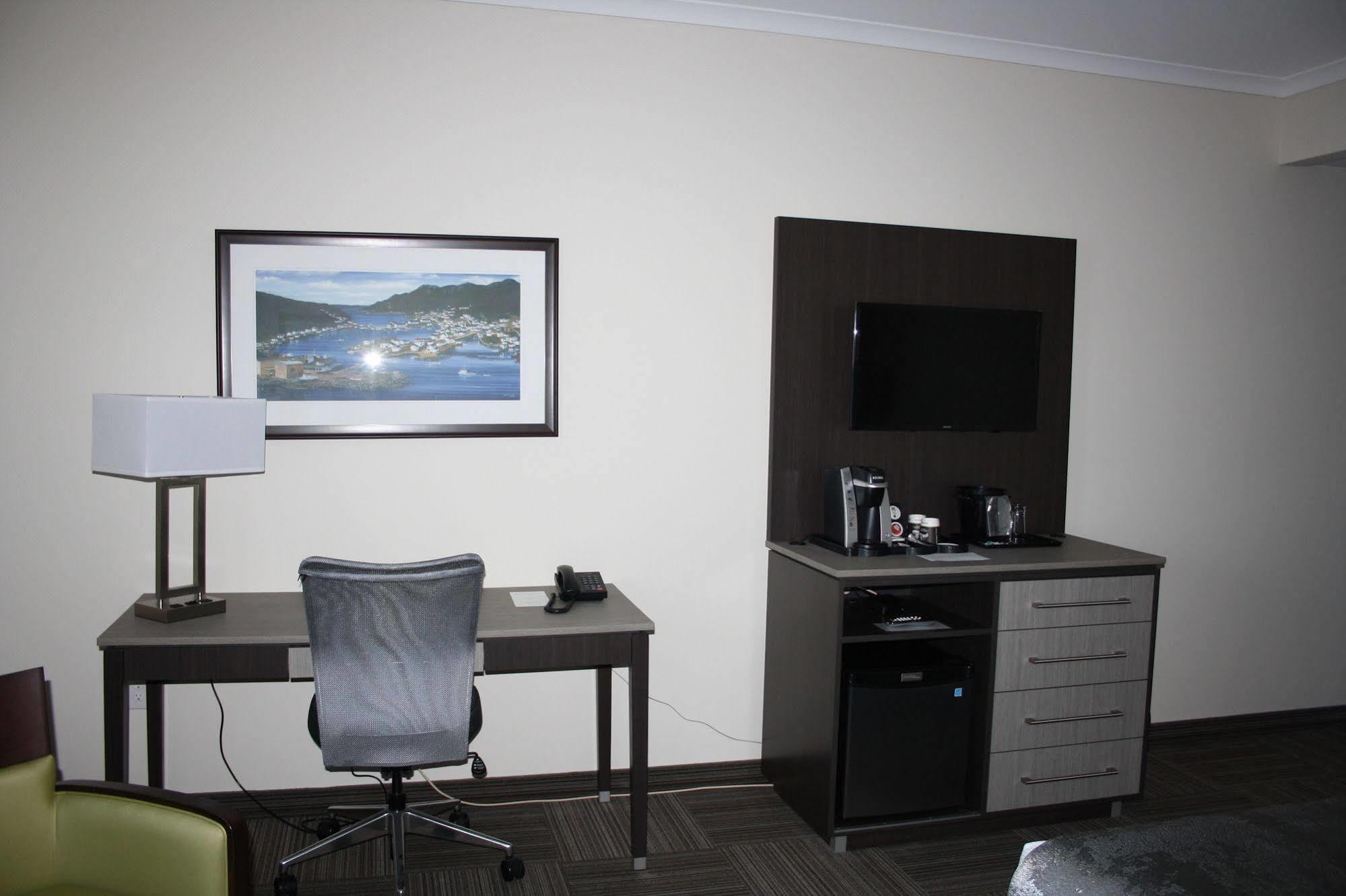 Crossroads Inn & Suites Paradise Esterno foto