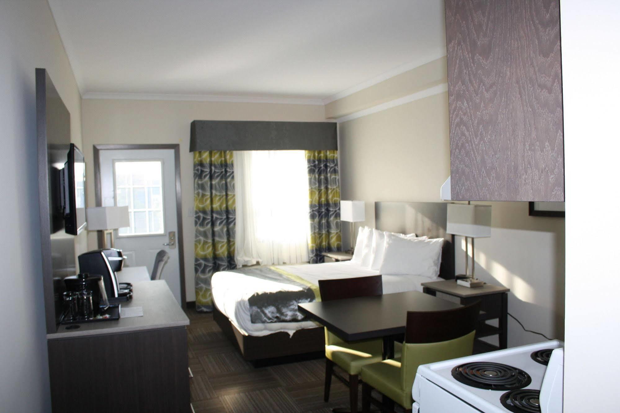 Crossroads Inn & Suites Paradise Esterno foto