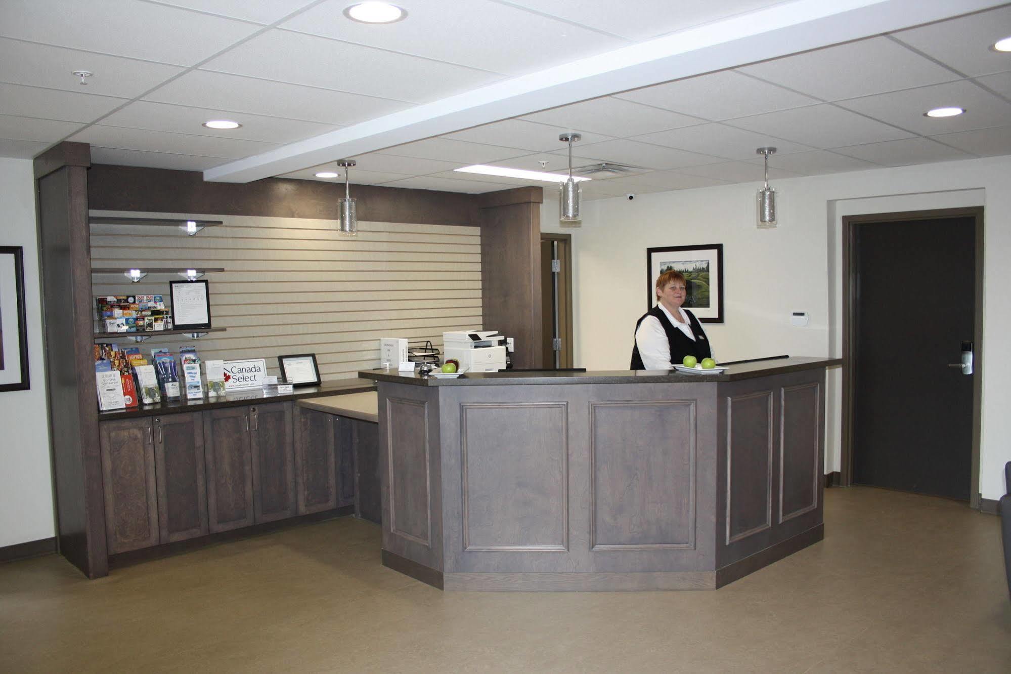Crossroads Inn & Suites Paradise Esterno foto