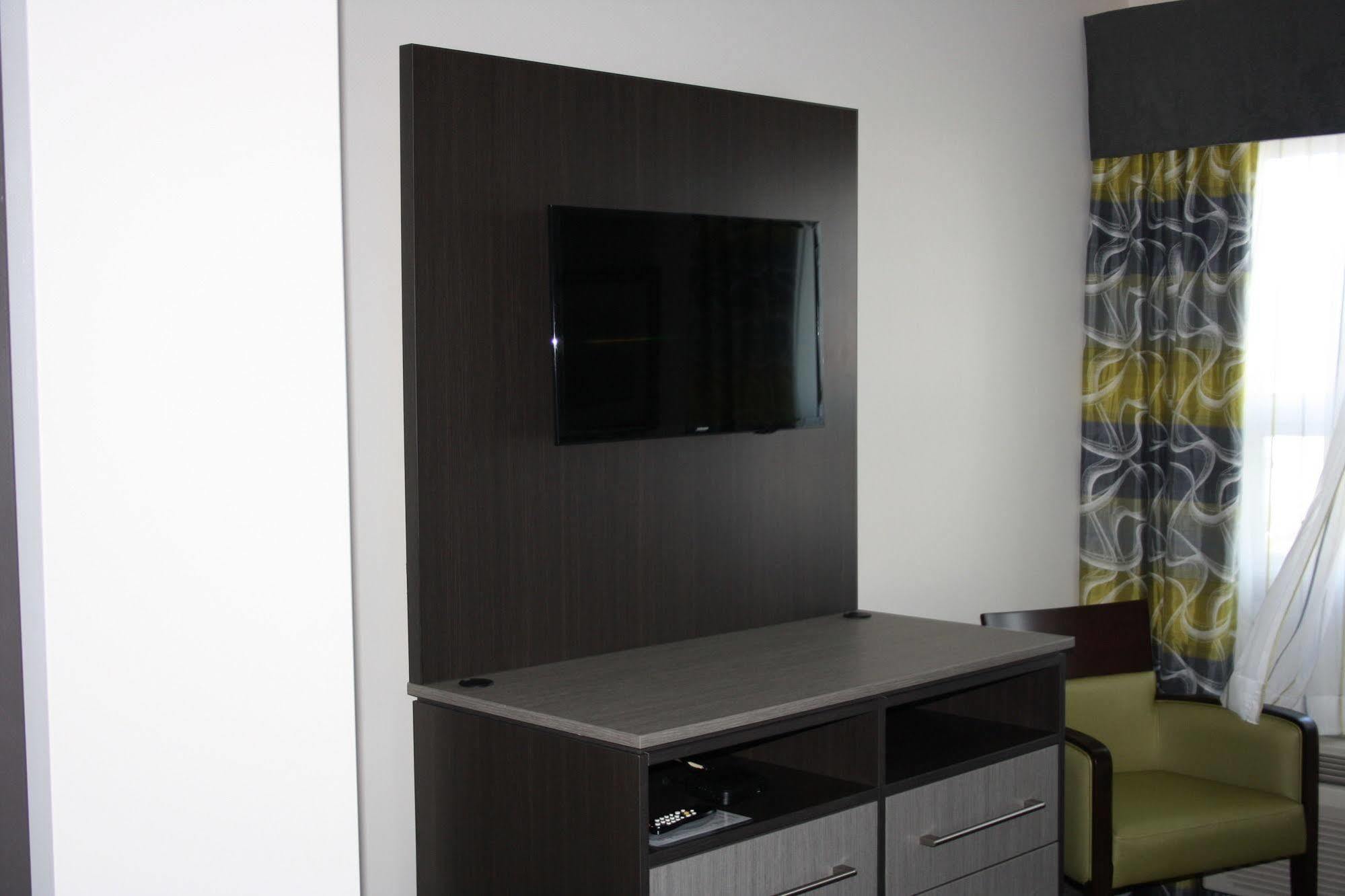 Crossroads Inn & Suites Paradise Esterno foto