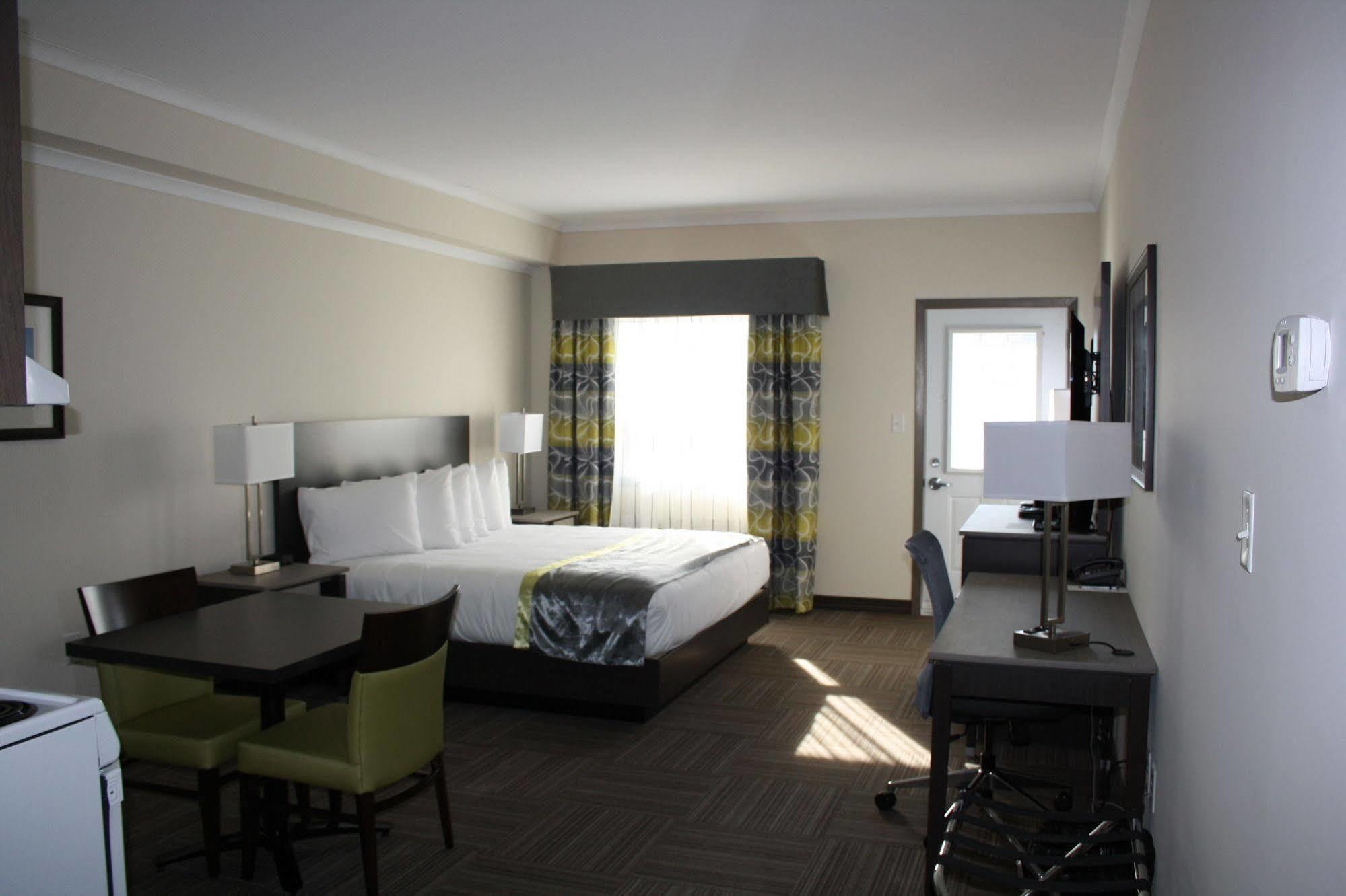 Crossroads Inn & Suites Paradise Esterno foto