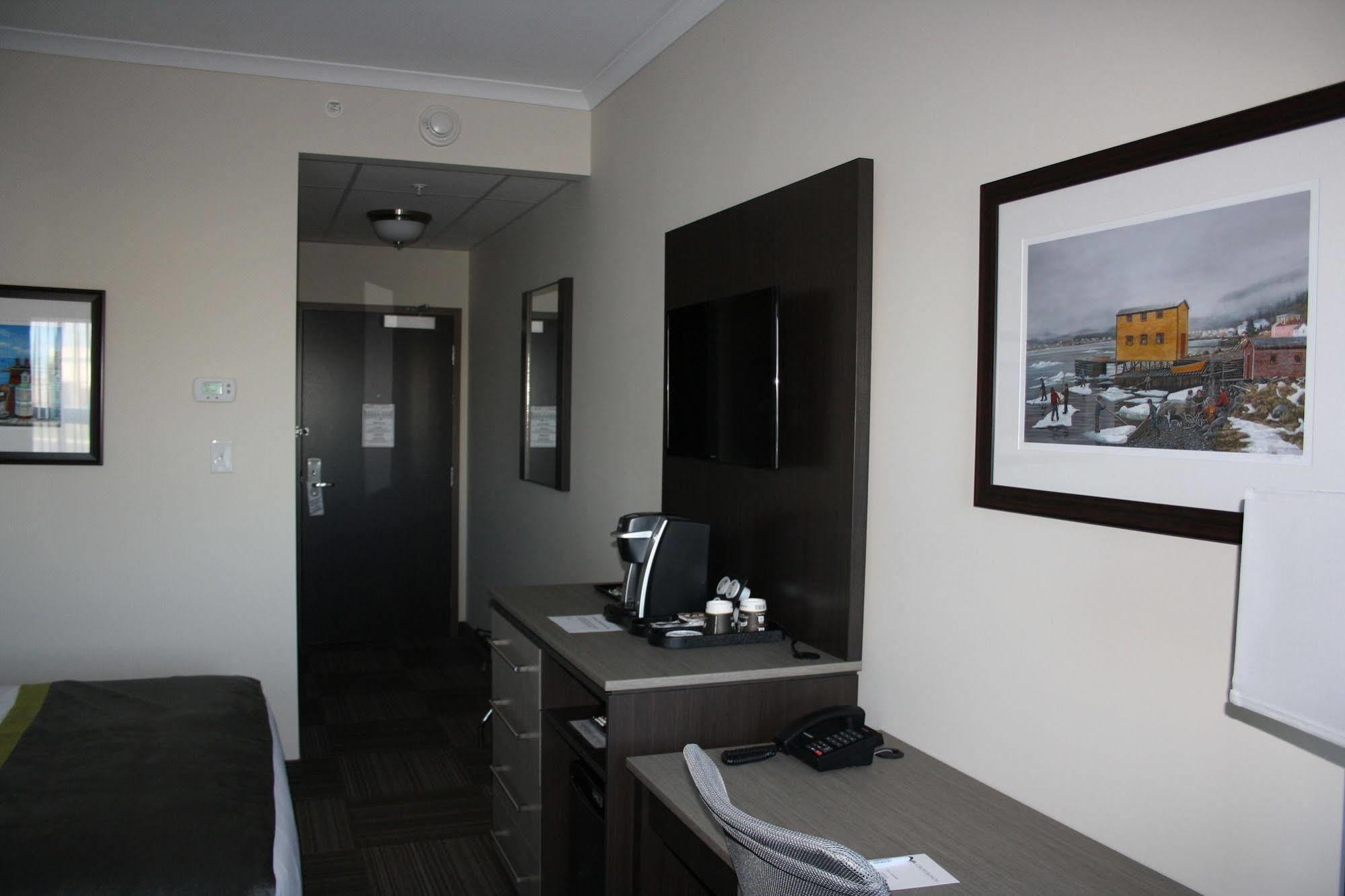 Crossroads Inn & Suites Paradise Esterno foto
