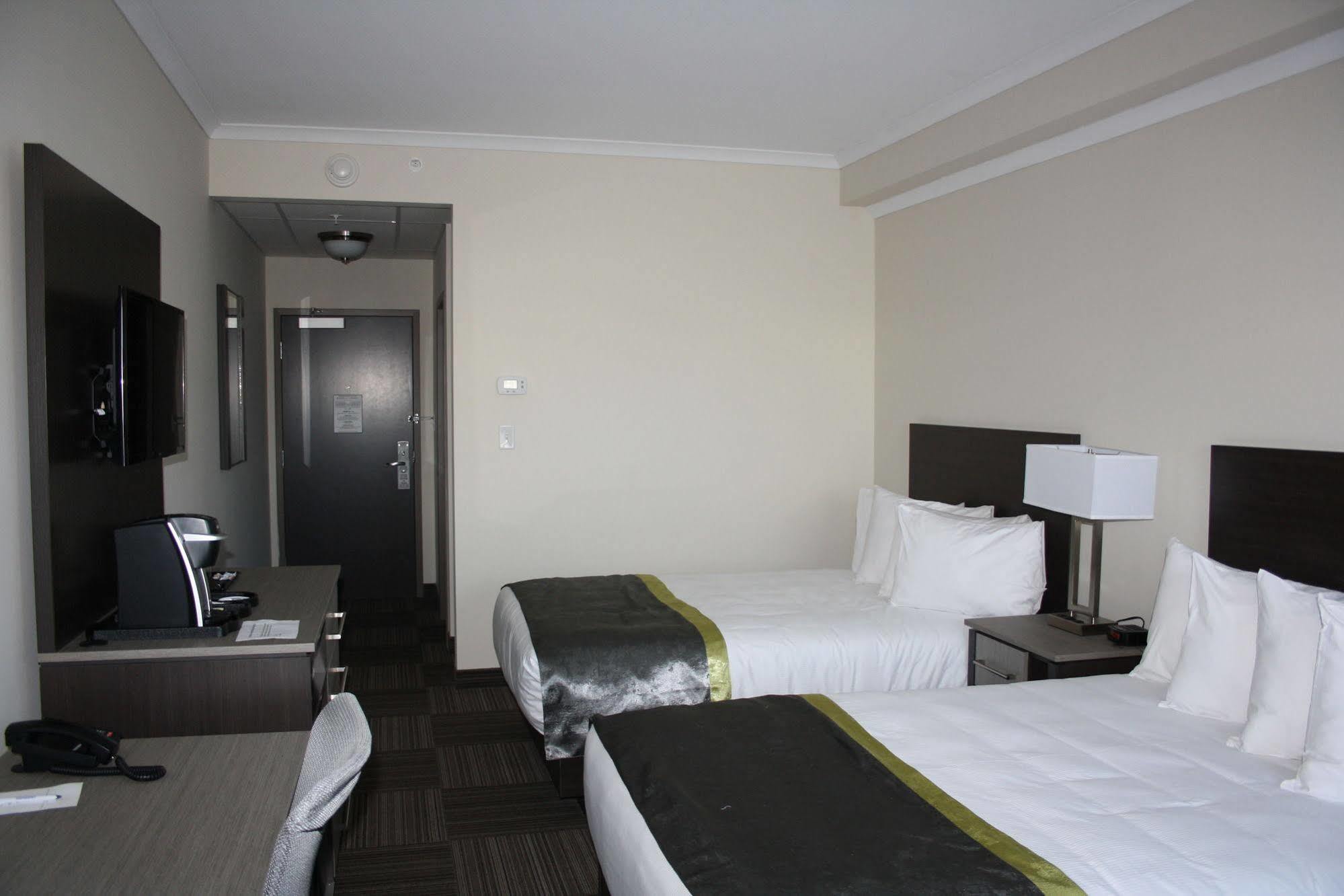 Crossroads Inn & Suites Paradise Esterno foto