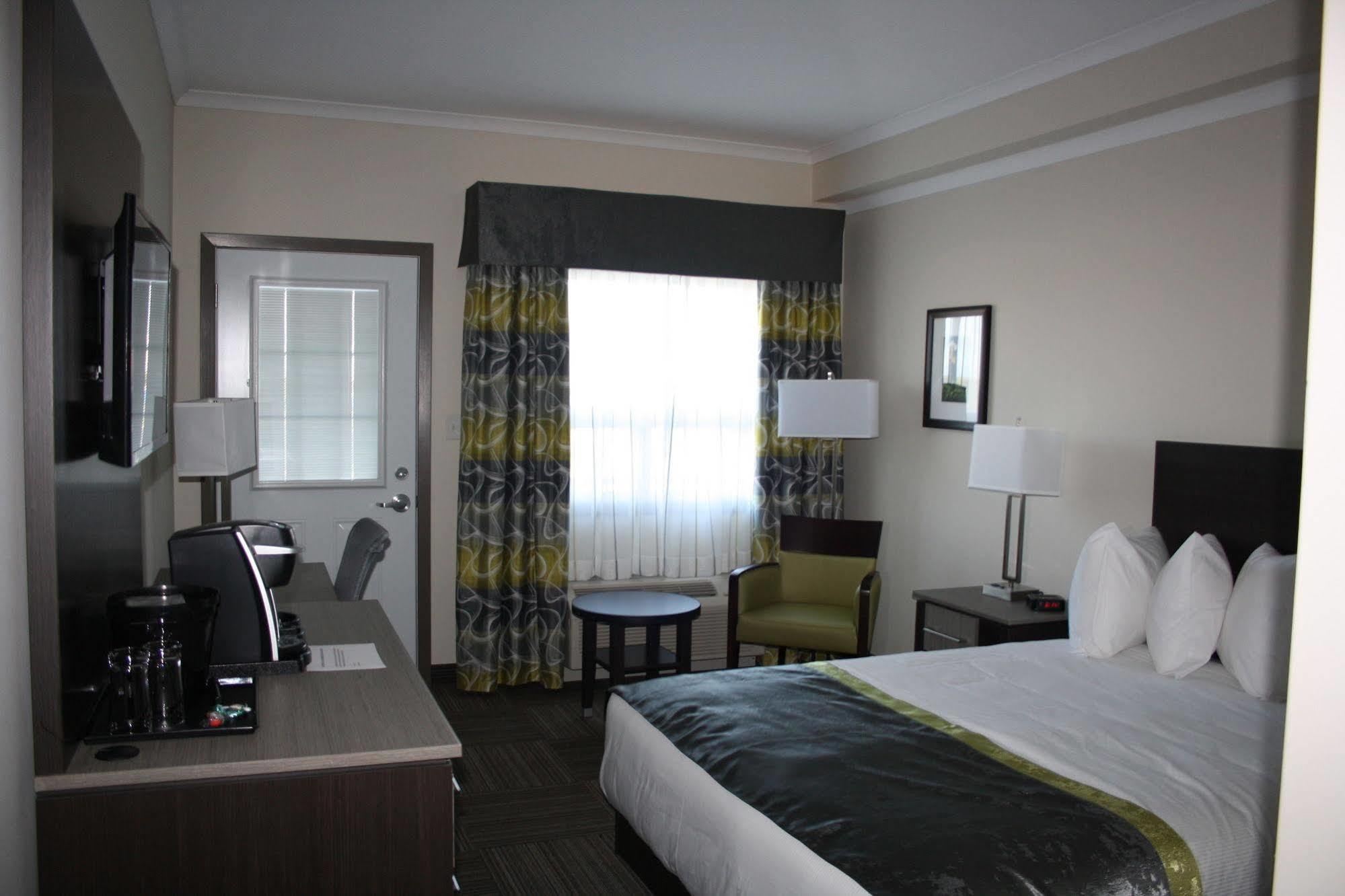 Crossroads Inn & Suites Paradise Esterno foto
