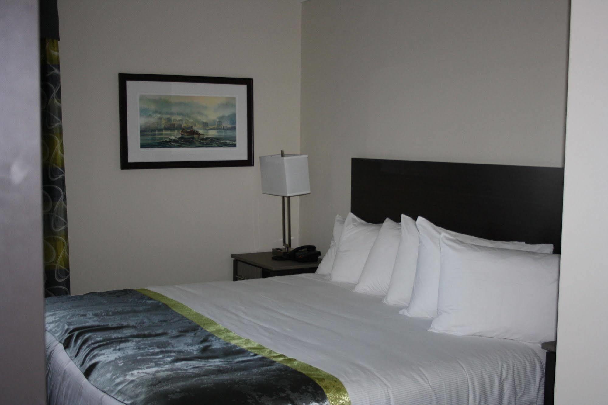 Crossroads Inn & Suites Paradise Esterno foto