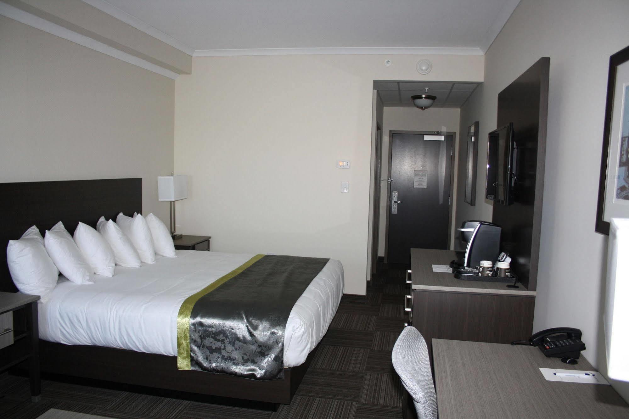 Crossroads Inn & Suites Paradise Esterno foto