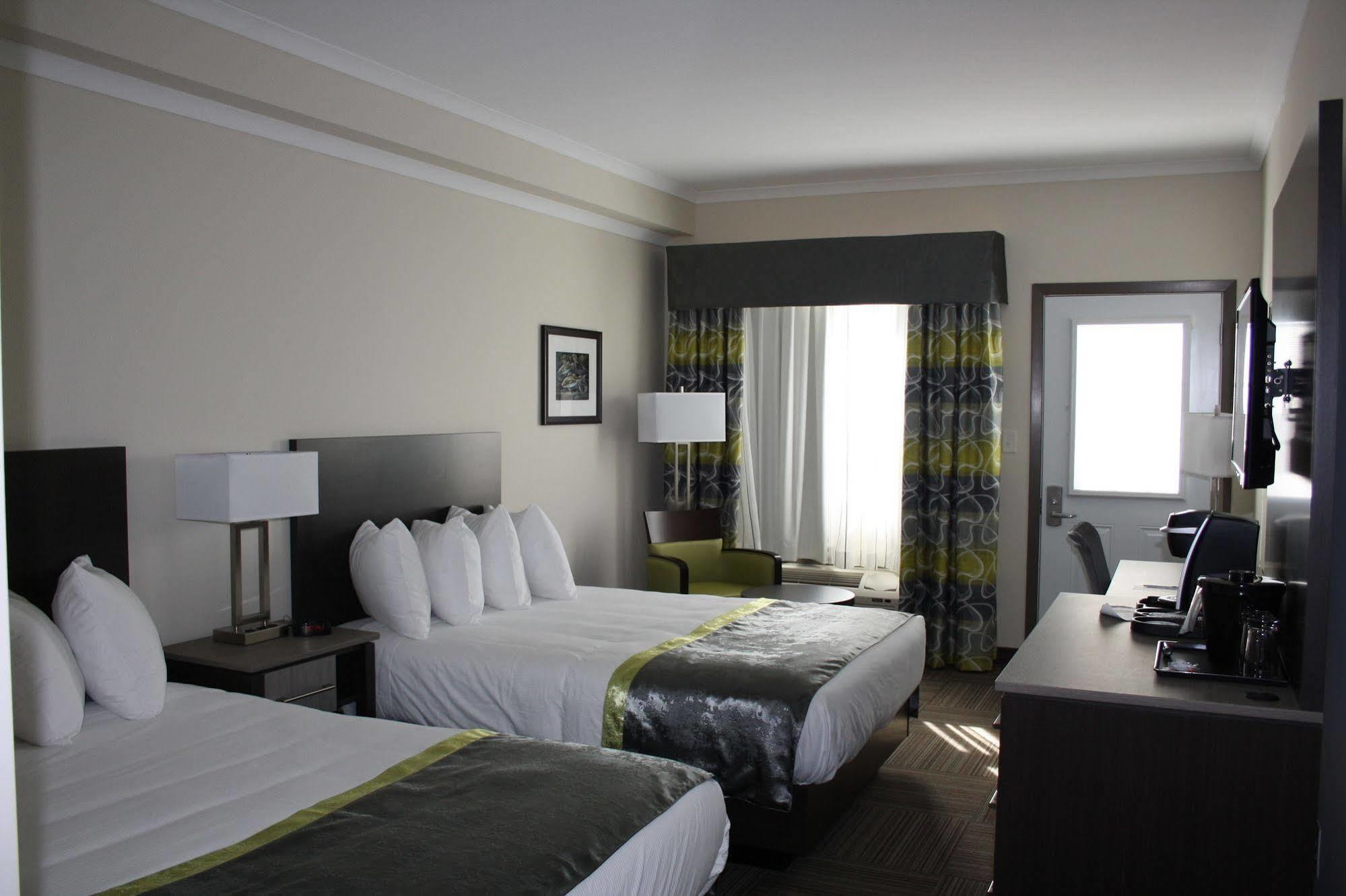 Crossroads Inn & Suites Paradise Esterno foto